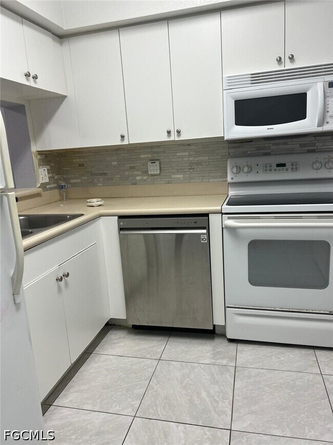 Foto del edificio - 8358 Bernwood Cove Loop