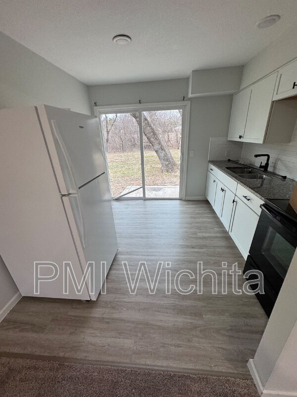 Foto del edificio - 422 W Mahoney Dr