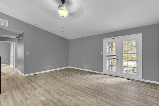 Building Photo - 833 Delray Dr