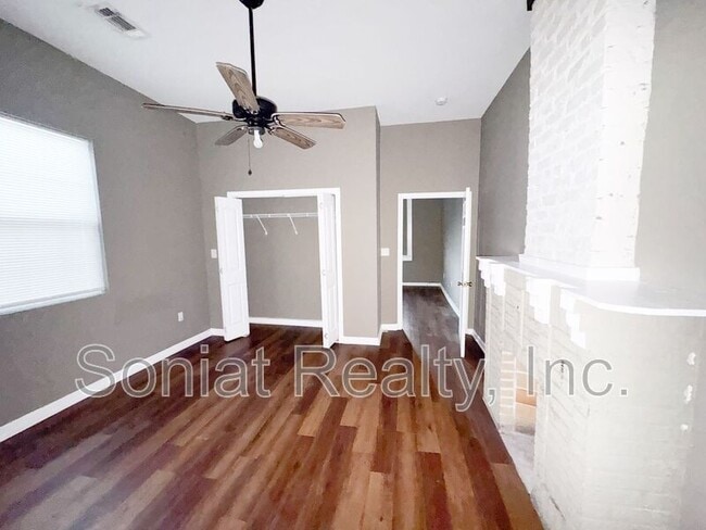 Foto del edificio - 2433 St Anthony St