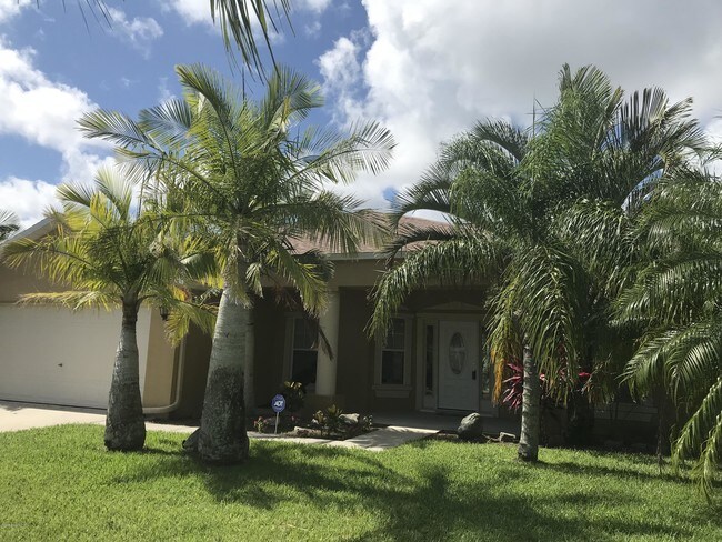 Building Photo - 1524 Knoll Ridge Dr