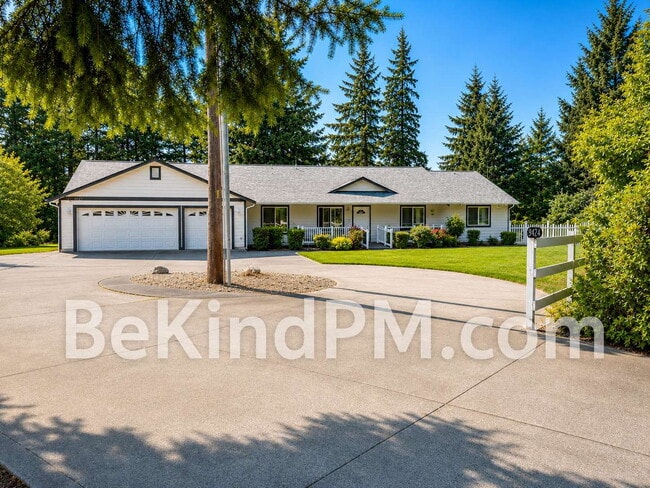 Building Photo - Spacious, Bright & Pet Friendly!