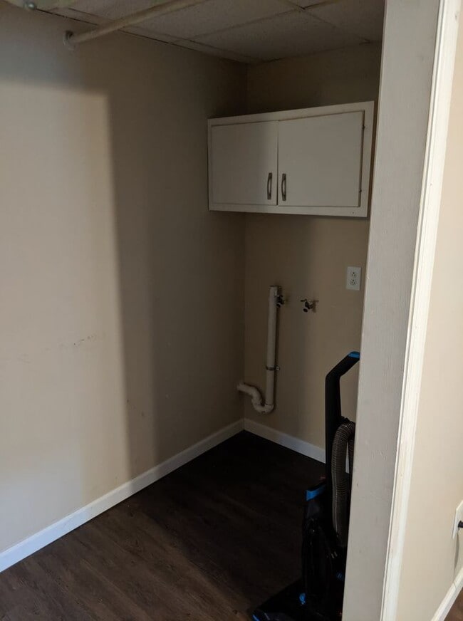 W/D Hookups - 1026 S Bear Creek Rd