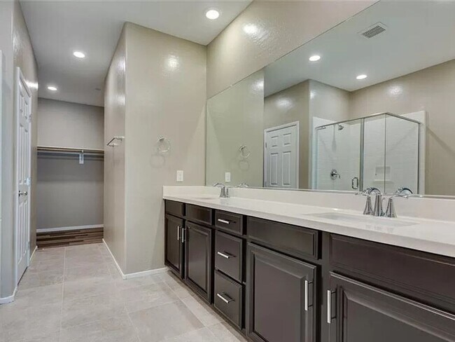 Building Photo - Charming 3 Bedroom Townhome in Las Vegas