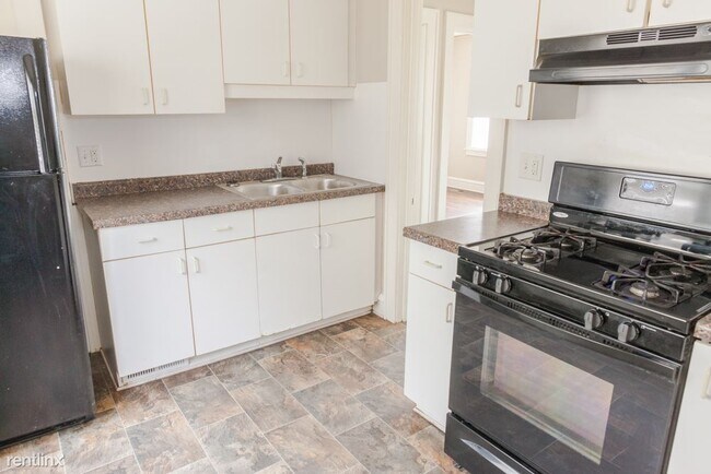 Building Photo - 2 br, 1 bath House - 2410 Lowry Avenue N