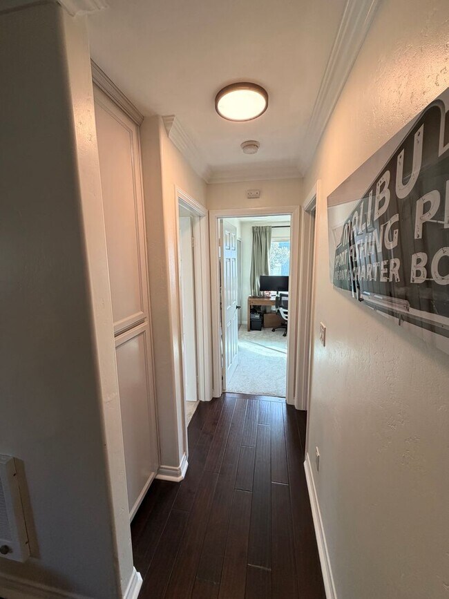 Foto del edificio - Beautifully Updated 2 bd 2 ba Crown Point Condo