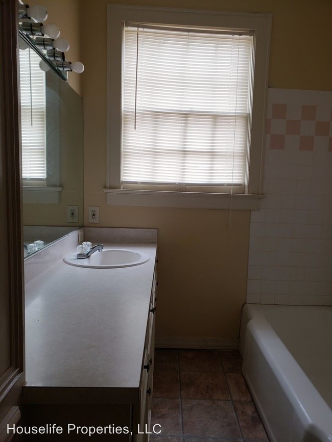 Building Photo - 2 br, 1 bath Apartment - 142 Taliaferro Dr.