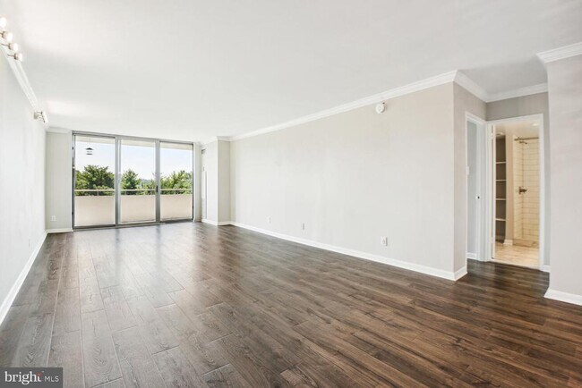Foto del edificio - 5101 River Rd
