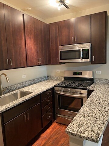 Foto del edificio - 432 W Belmont Ave