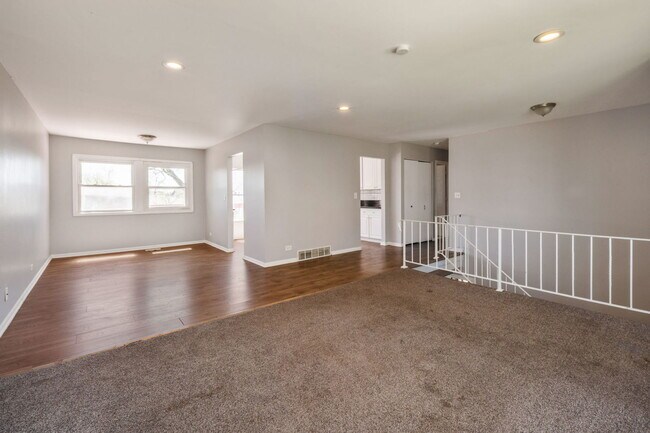 Building Photo - 1121 Abbott Ln