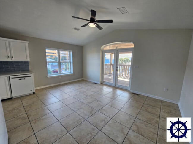 Building Photo - 5104 Gulf Dr