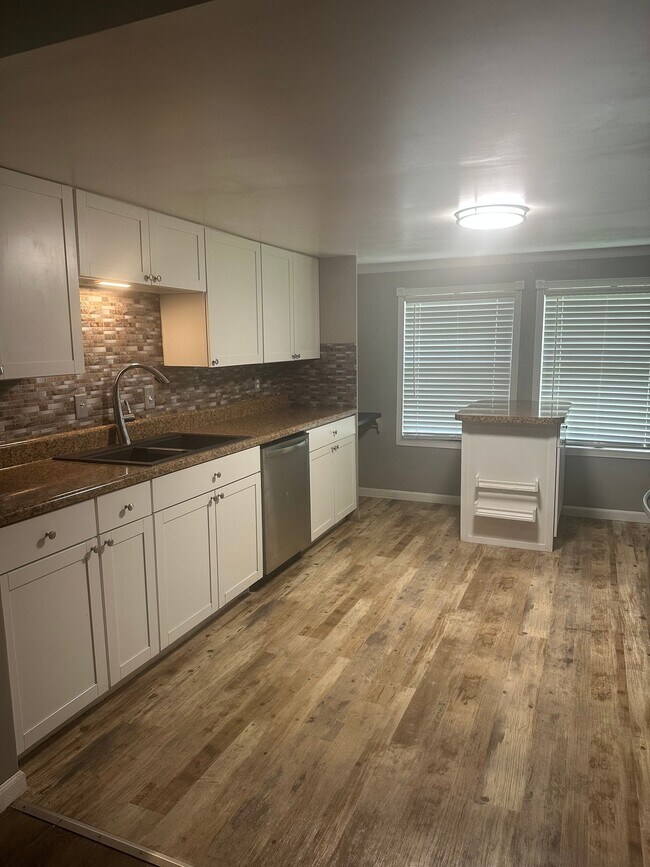 Building Photo - 2777 Tropical Lake Dr