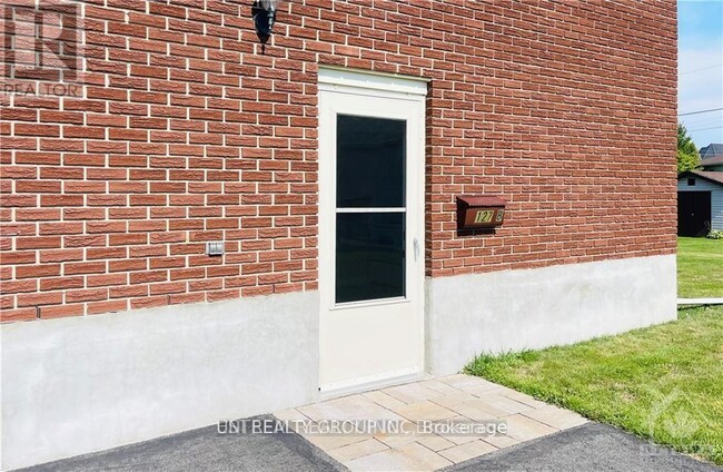 Building Photo - 127 Centenaire St