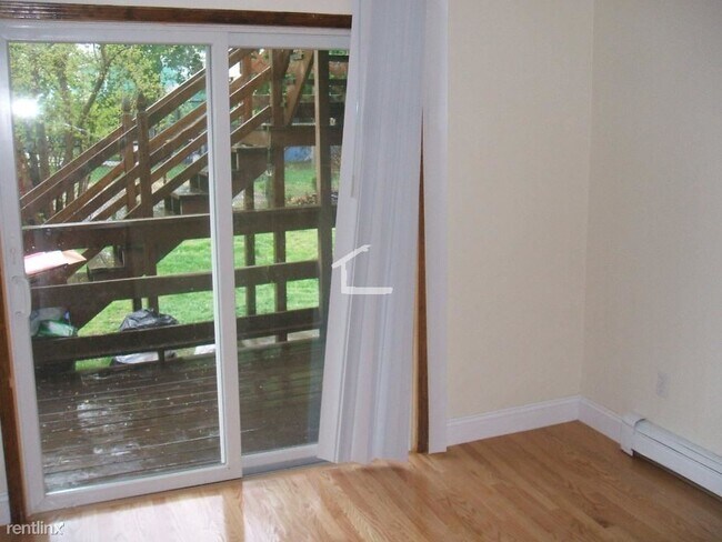 Foto del edificio - 2 br, 1 bath  - 5 Abbey Rd # 10-1