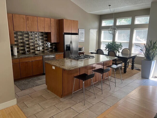 Foto del edificio - Spacious and Modern 5 Bed, 4 Bath Home