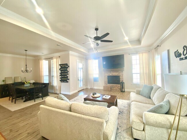 Building Photo - 1215 Desert Rose Dr