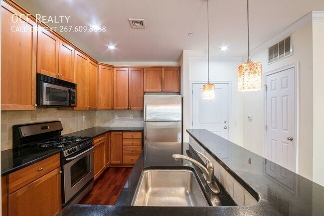 Building Photo - 2 Bed Graduate Hospital Condo