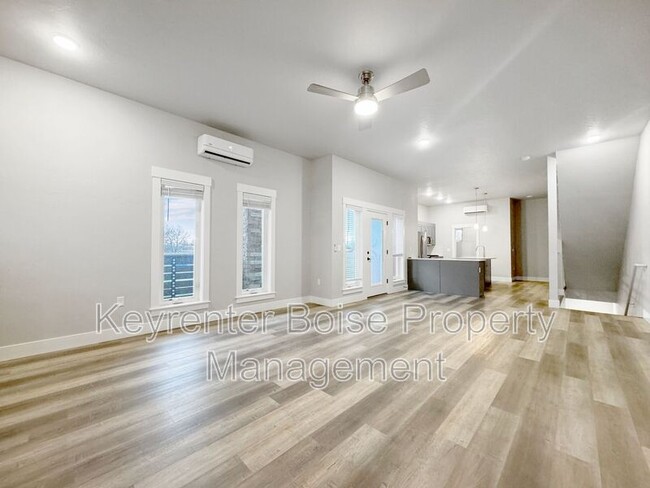 Foto del edificio - 8175 W Tudor Ln