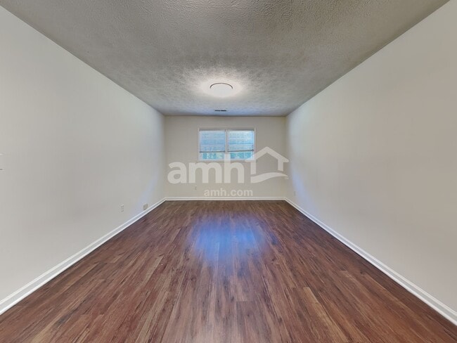 Building Photo - 541 Clyde Dr