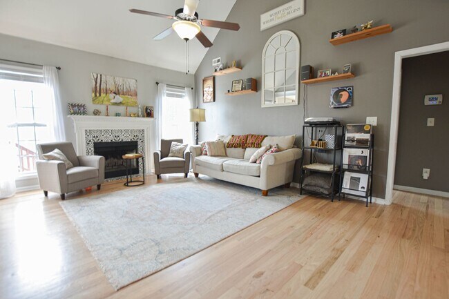 Building Photo - Pet Friendly Four Bedroom with Basement!