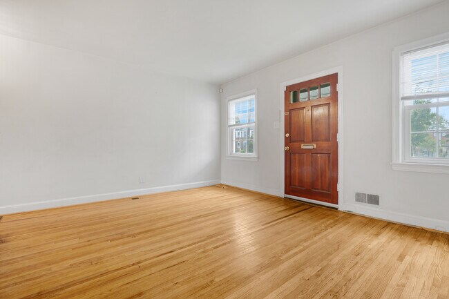 Foto del edificio - 502 Peabody St NE