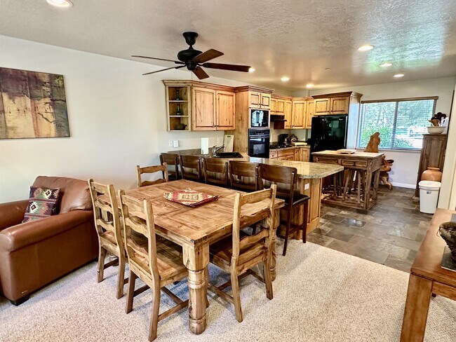 Building Photo - 3521 N Fox Run Dr
