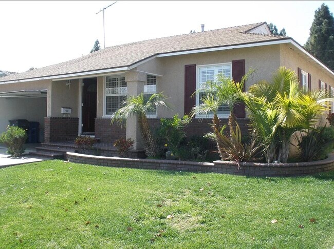 Foto del edificio - 5325 Dunrobin Ave