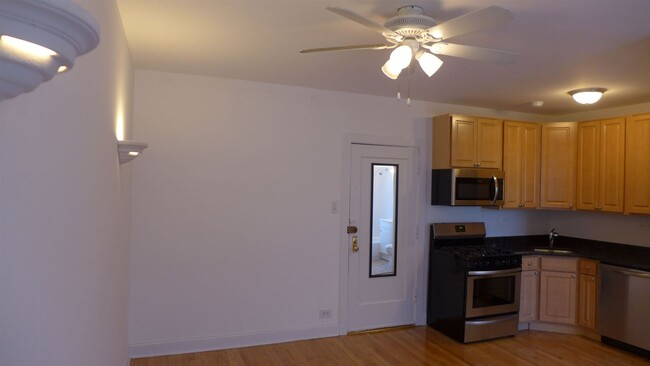 Interior Photo - 2048 N Cleveland Ave