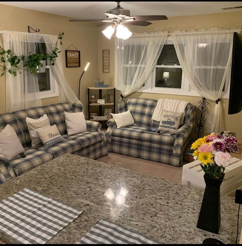 Foto principal - 826 Ringwood Ave