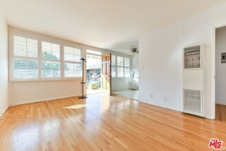Building Photo - 2033 Cloverfield Blvd