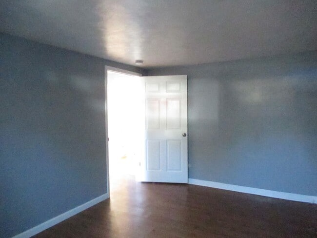 Building Photo - Spacious 3 bed/1 bath basement unit available now!