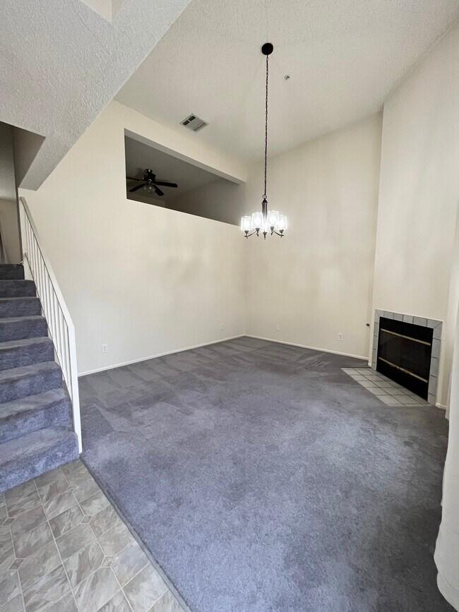Building Photo - 9160 Huntington Dr