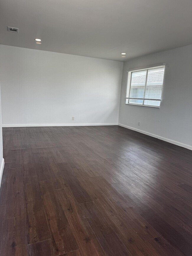 Building Photo - 206 E Tiffany Dr