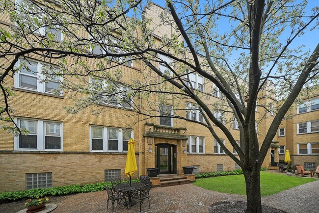 Foto del edificio - 1338.5 W Estes Ave
