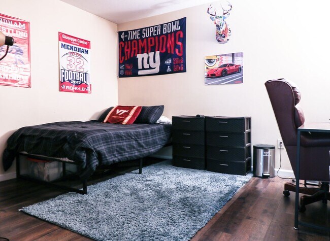 Building Photo - Kent Square Condo Unit 404