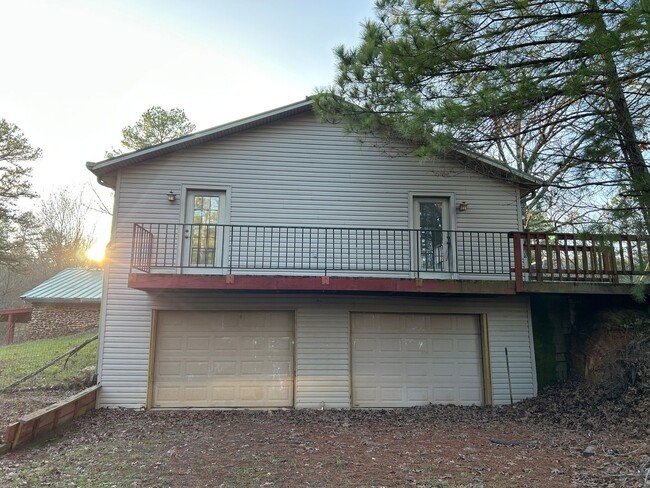 Building Photo - 4 Bedroom Single Family Home in Brownsboro