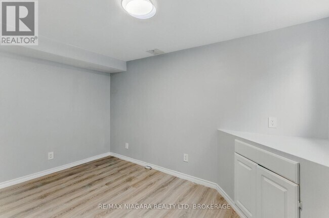 Photo du bâtiment - 290 Scholfield Ave S
