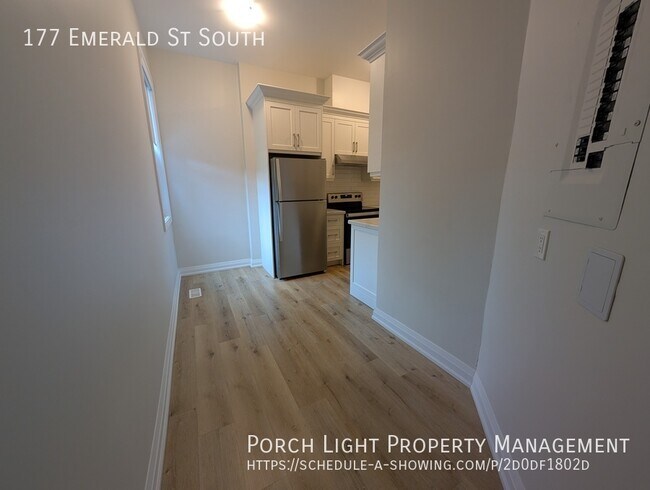 Photo du bâtiment - Modern and beautifully finished 1-bedroom,...