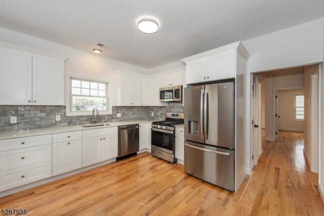 Building Photo - 17 N Weiss St