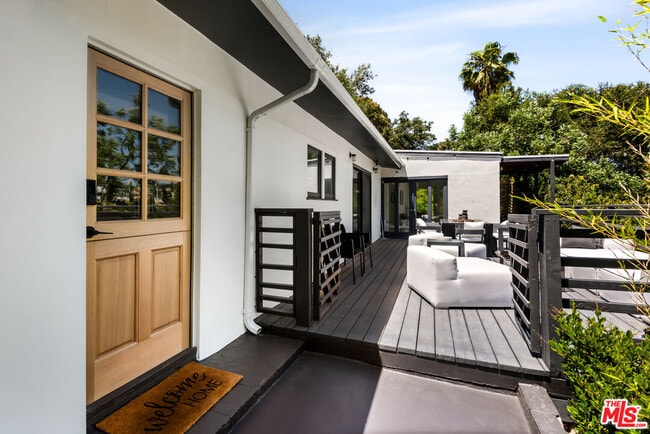Foto del edificio - 3375 Coldwater Canyon Ave
