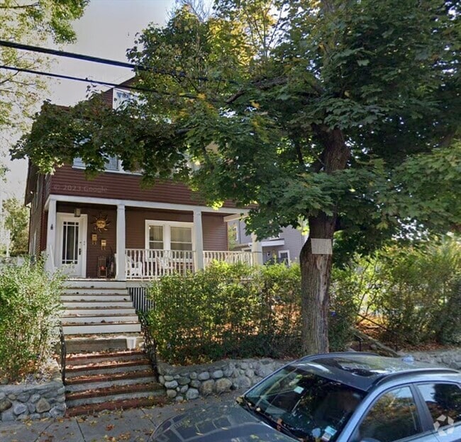 Building Photo - 136 Walden St