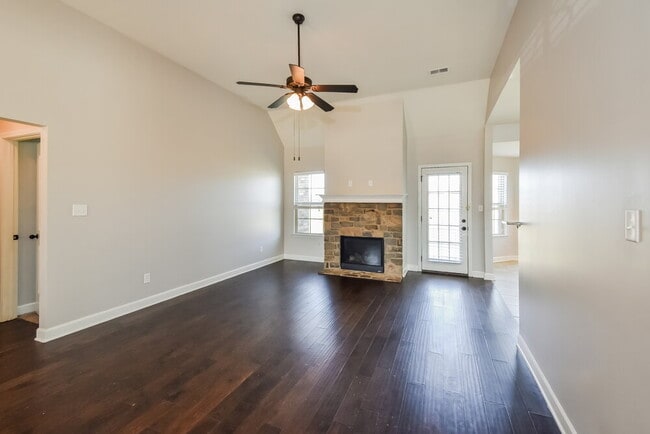 Building Photo - 3363 Hill Valley Ln