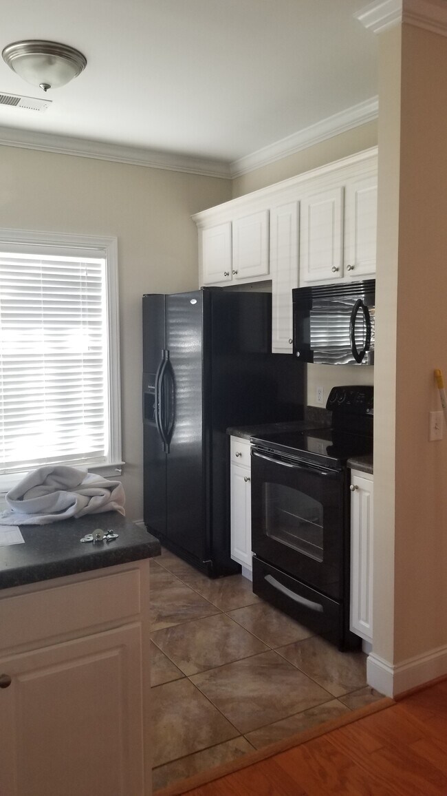Building Photo - 115 Amelia Forest Ln