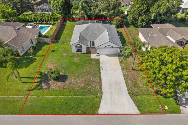 Building Photo - 1908 SW Notre Dame Ave