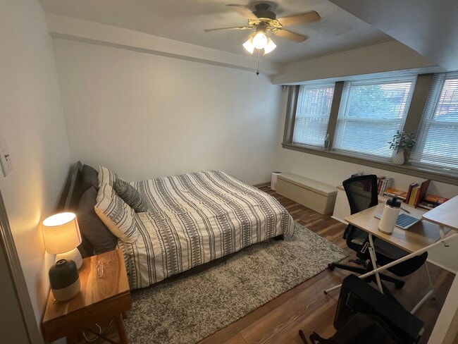 Bedroom - 832 N Mozart St
