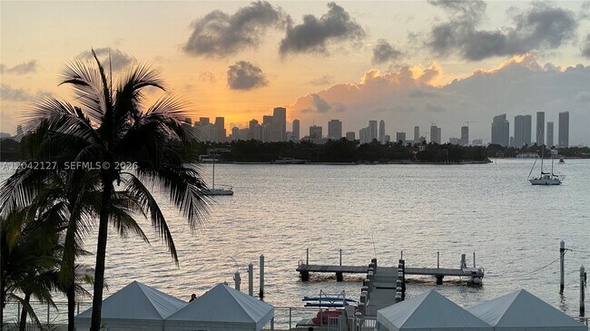 Foto del edificio - 1000 West Dr