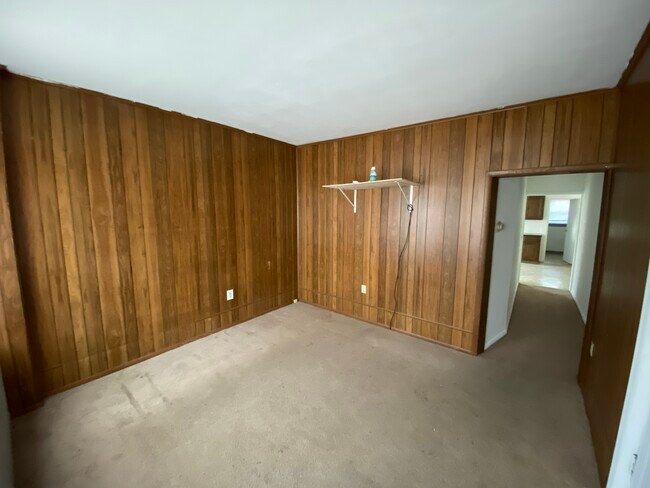 Building Photo - 613 S Main St