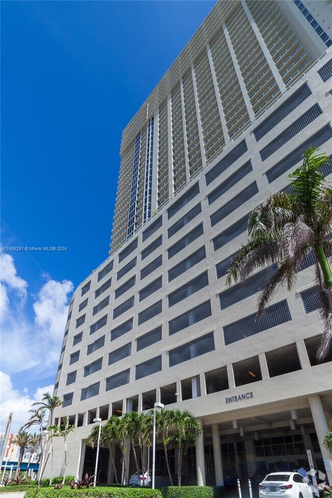 Building Photo - 16699 Collins Ave