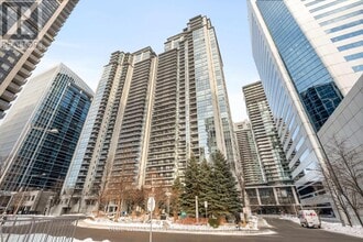 Building Photo - 4968 Yonge St