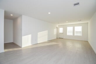 Building Photo - 5918 Havana Mist Dr